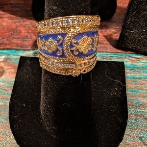 Elegant Gold and Blue Women's Ring